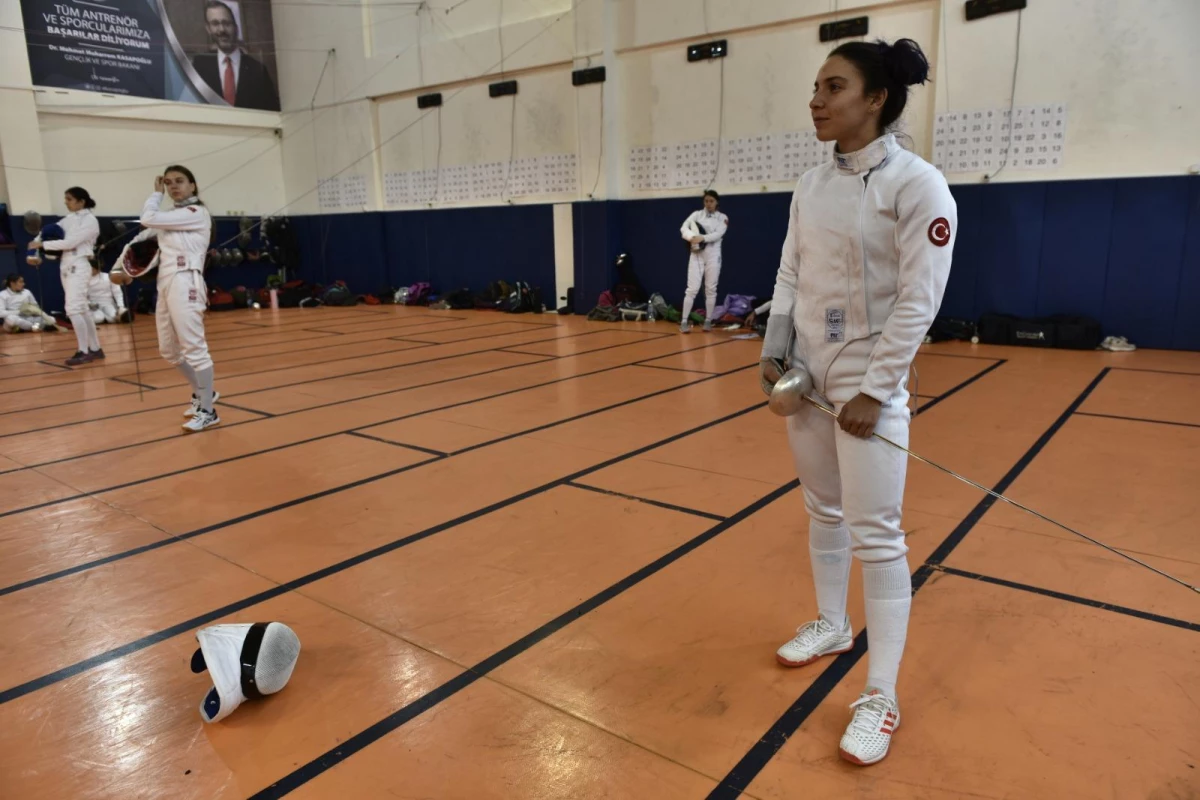 Son dakika haberleri... Milli pentatlet Akşin her yıl dünyada sadece bir sporcuya verilen bursu kazanmanın gururunu yaşıyor