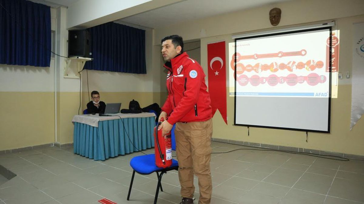 OBAK\'tan liselilere afet ve acil durum eğitimi