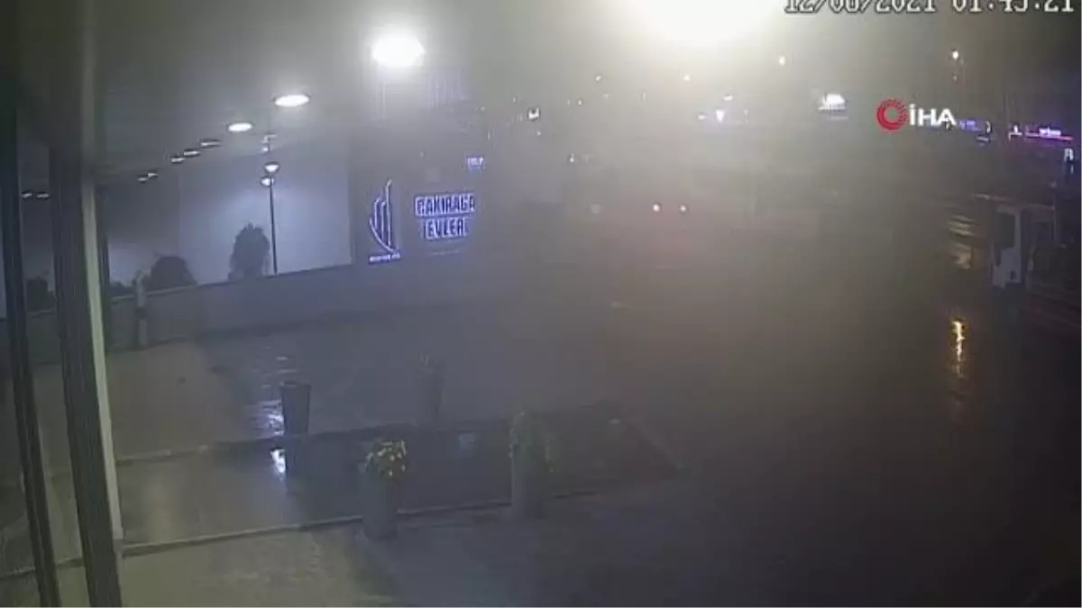 Son dakika haberi! Pendik'te katliam gibi kaza: Otomobilden fırladı, iki araç arasında kalıp feci şekilde can verdi