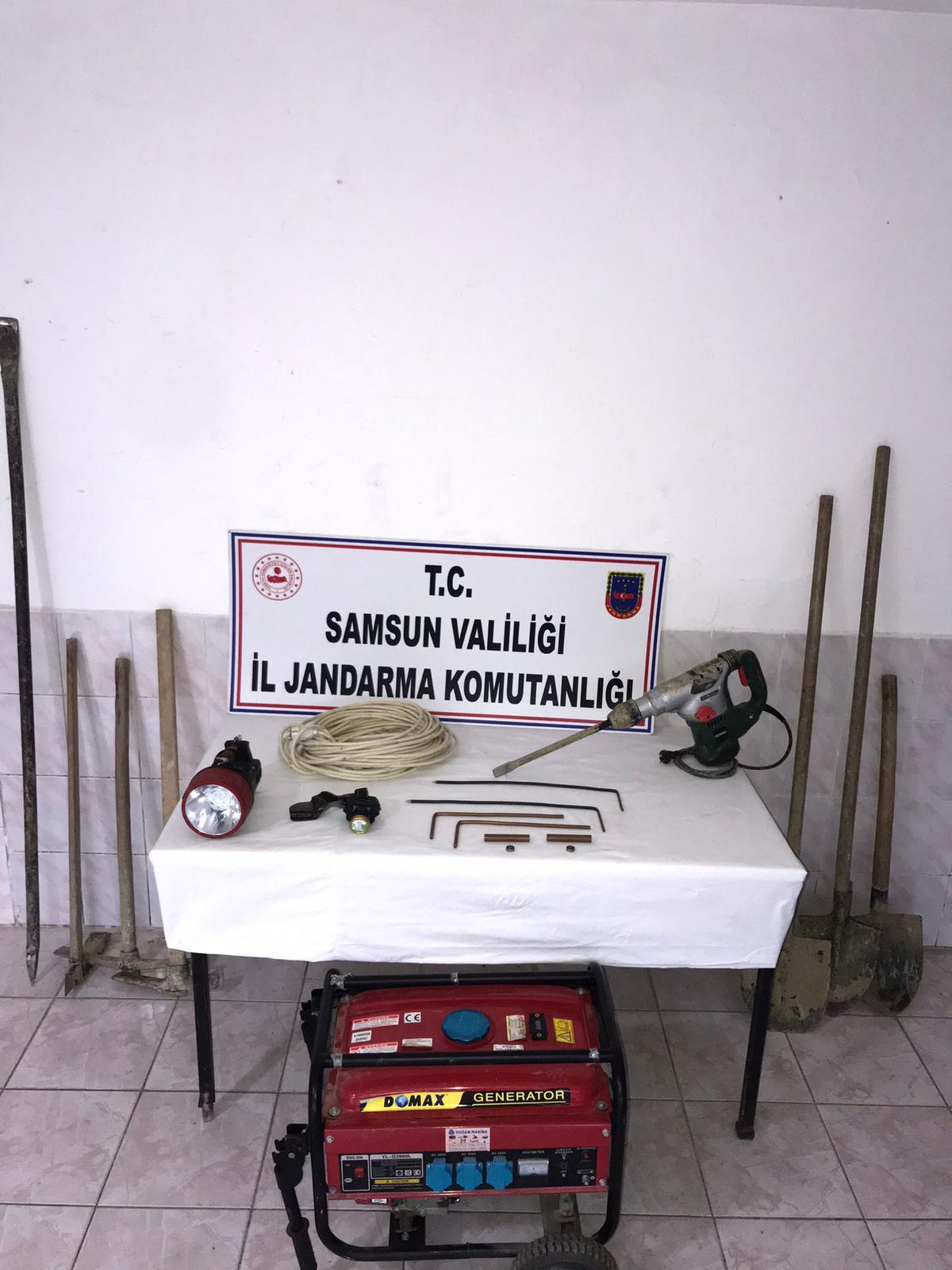 Samsun\'da tapulu arazilerinde kaçak kazı yapan 4 şüpheli yakalandı
