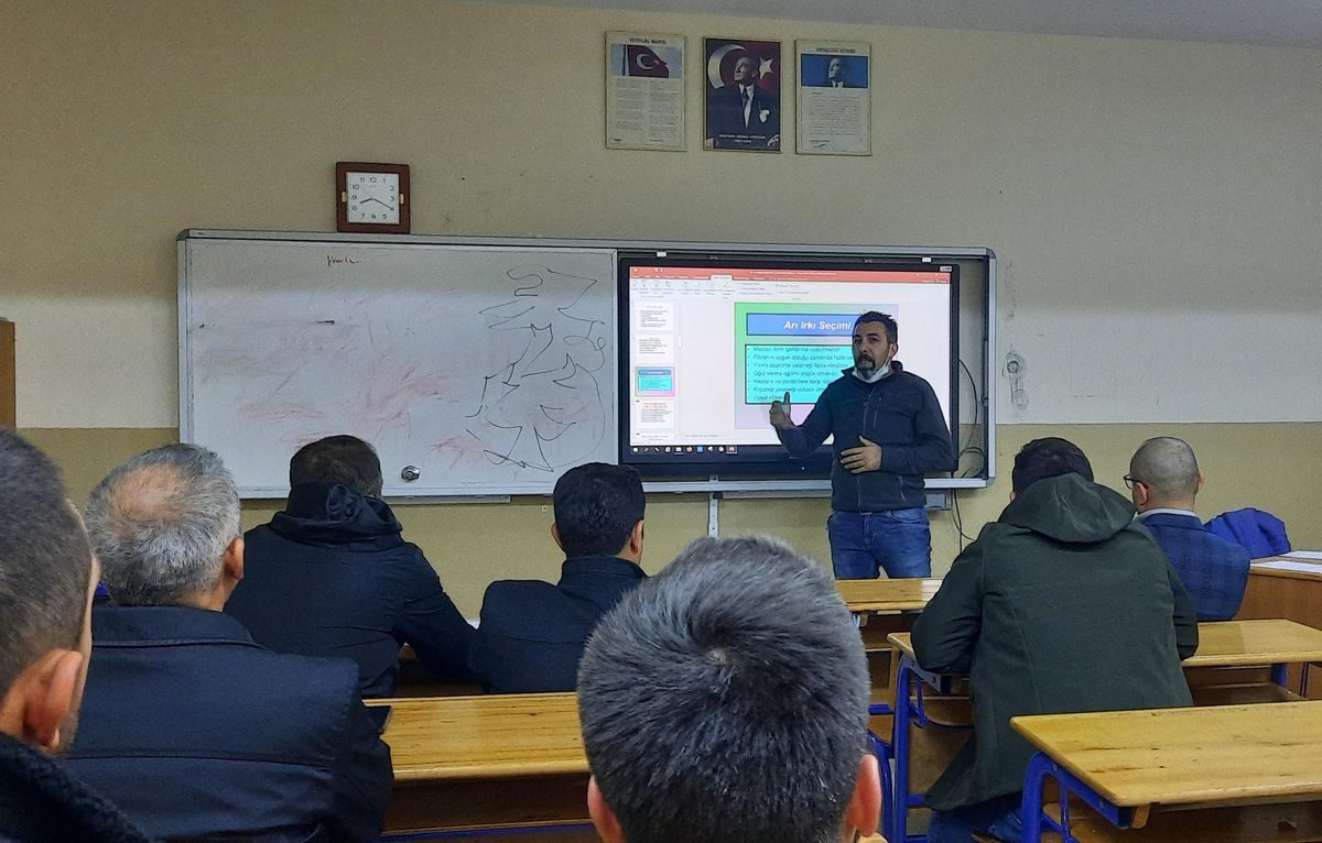 Sarıgöl\'de arıcılık kursu açıldı