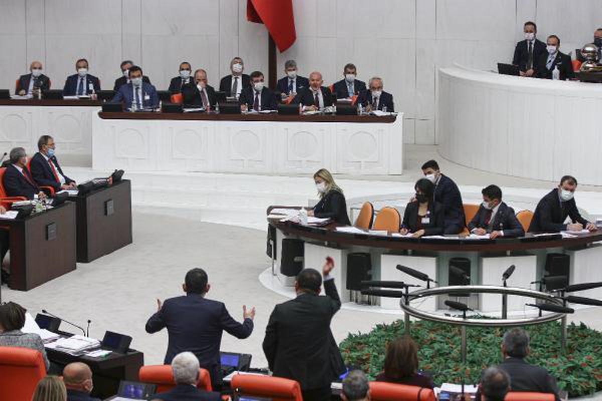 TBMM\'de bütçe görüşmelerinde yumruklu kavga