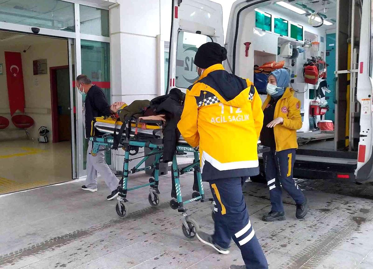 Trafik kazasında 5 öğretmen yaralandı