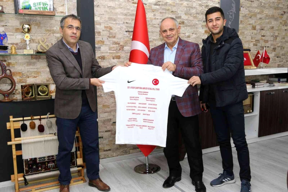 Türkiye Ampute Futbol Milli Takımı\'ndan Yahyalı\'ya anlamlı hediye