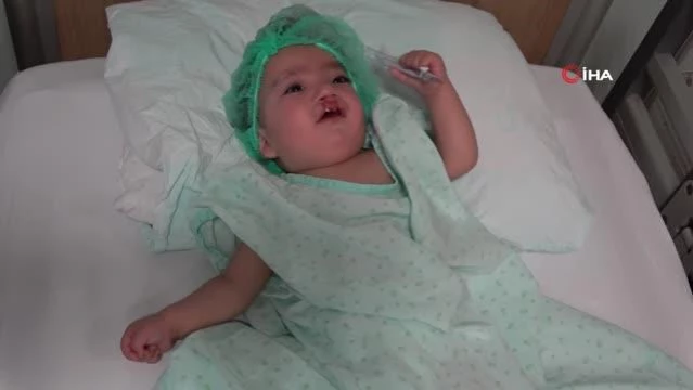 Yarık damak ve dudaklı bebeğe 'Türk lalesi' ameliyatı