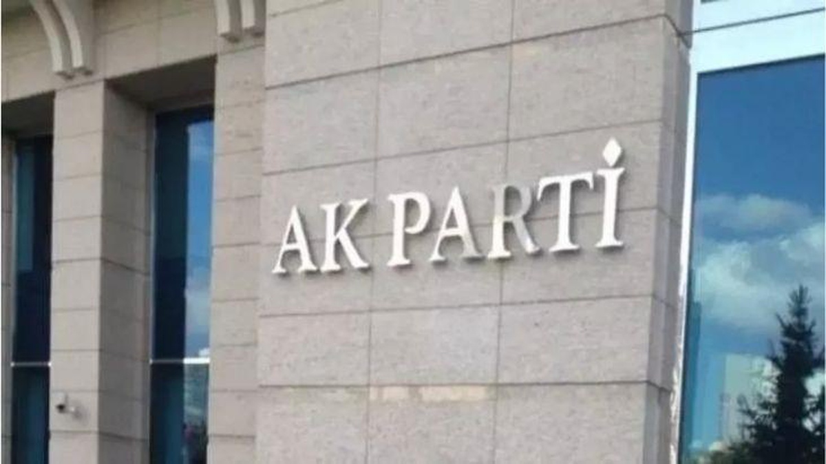 AK Parti\'den ayrılmak isteyenlere "dosya ile tehdit" iddiası! Cumhuriyet yazarı yazdı!