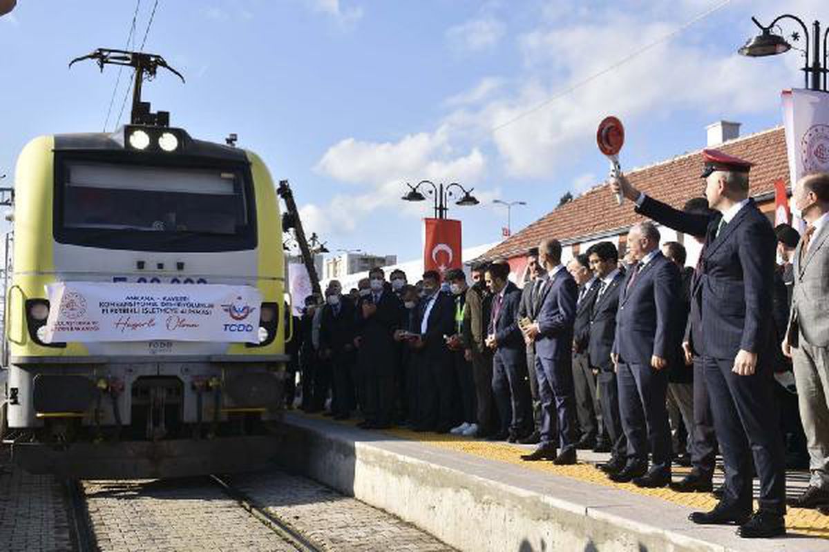 Ankara-Kayseri konvansiyonel demir yolu \'elektrikli\' olarak işletmeye açıldı