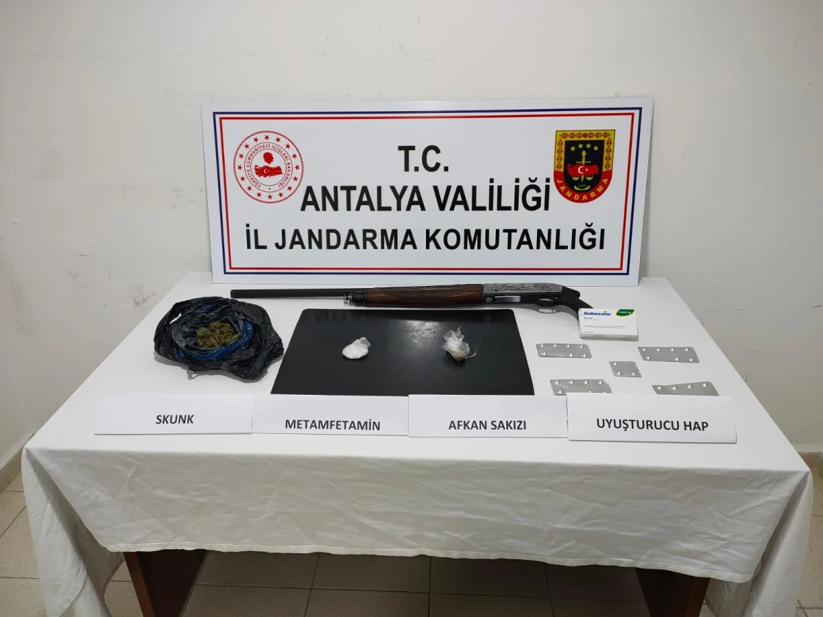 Antalya\'da uyuşturucu operasyonlarında 5 şüpheli gözaltına alındı