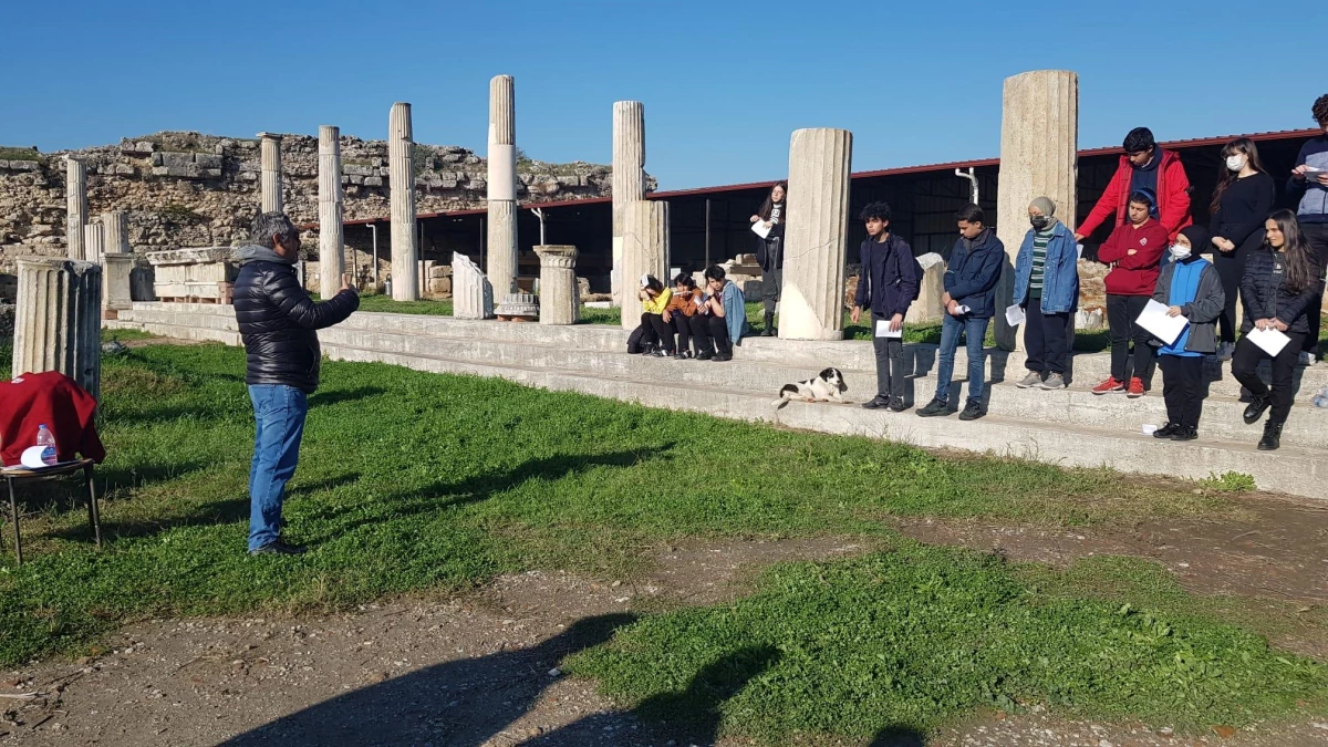 Aydın\'da lise öğrencileri Magnesia Antik Kenti\'ni gezdi