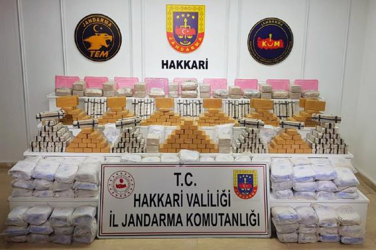 Bakan Soylu: Hakkari\'de 270 kilogram eroin, 25 kilogram metamfetamin ele geçirildi