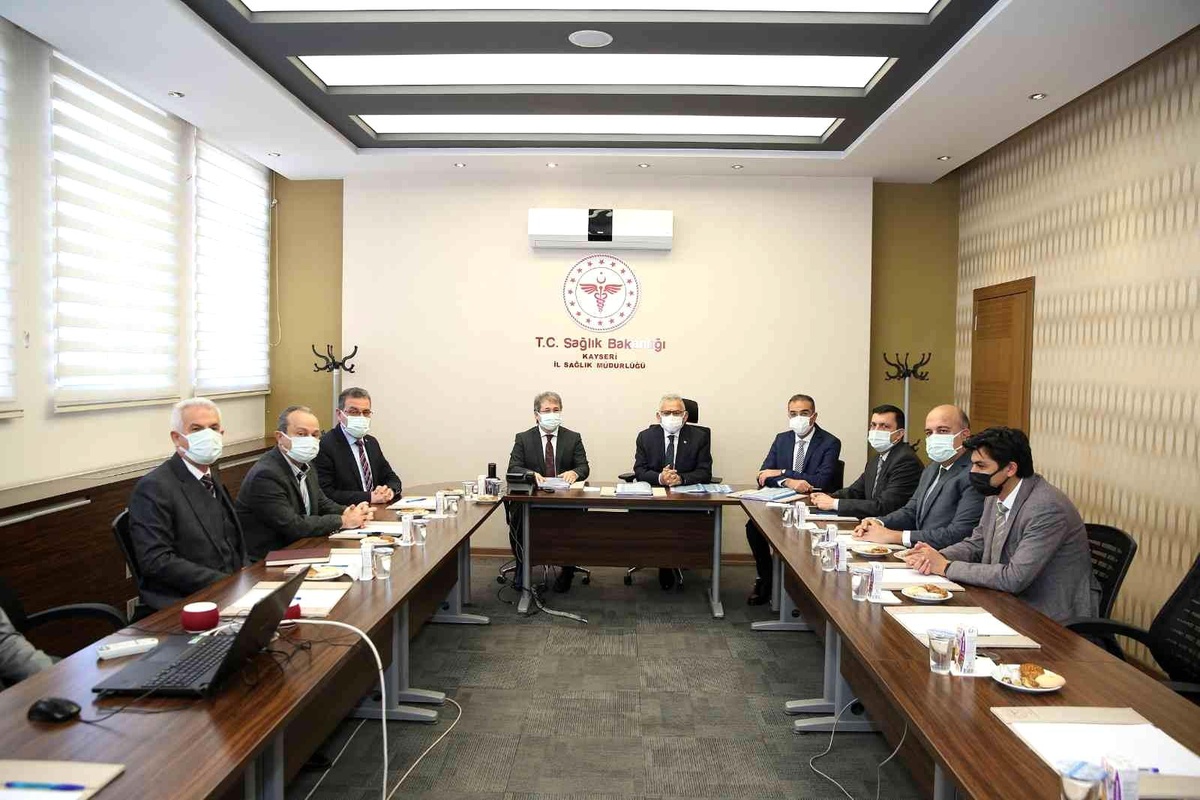 Başkan Büyükkılıç\'tan "Sağlık Yatırımları" Toplantısı