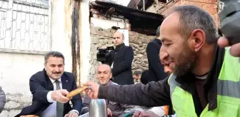 Başkan Eroğlu'dan belediye işçilerine çay ile simit ikramı