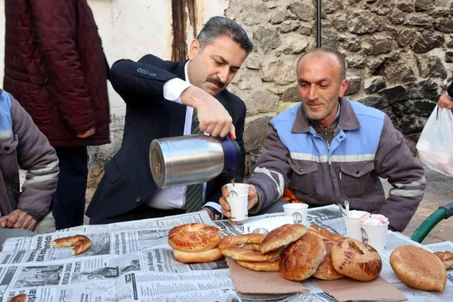 Başkan Eroğlu'dan belediye işçilerine çay ile simit ikramı