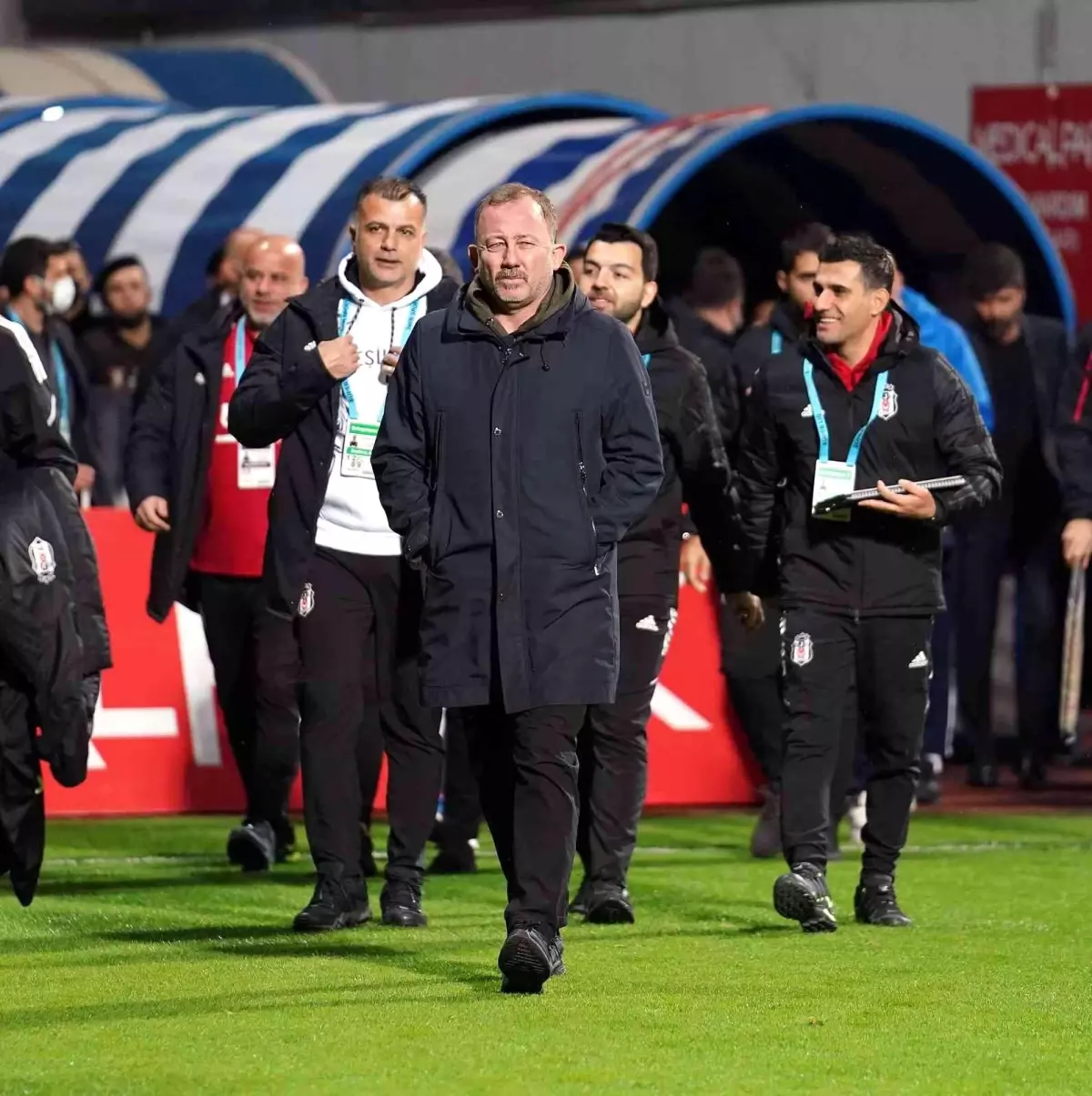 Ahmet Nur Çebi başkanlığındaki Beşiktaş Yönetim Kurulu, teknik direktör Sergen Yalçın\'ın istifasını kabul etti.