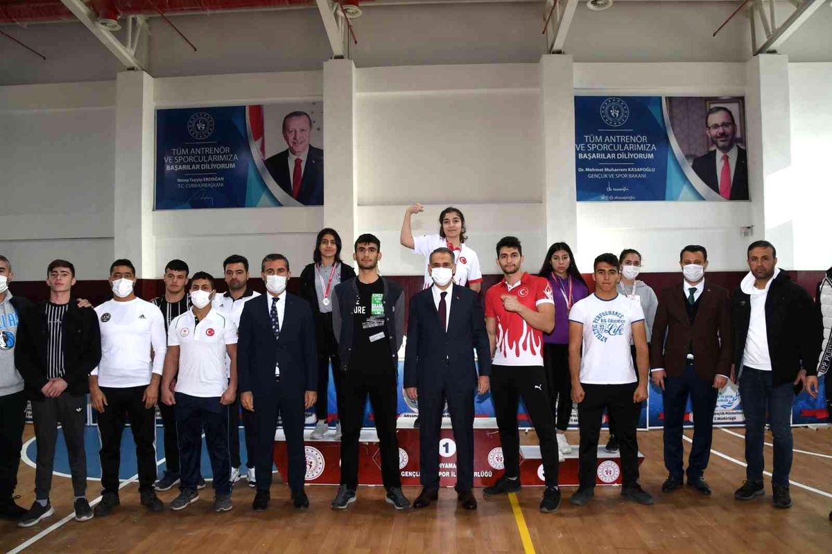 Bilek güreşi yarışmaları sona erdi