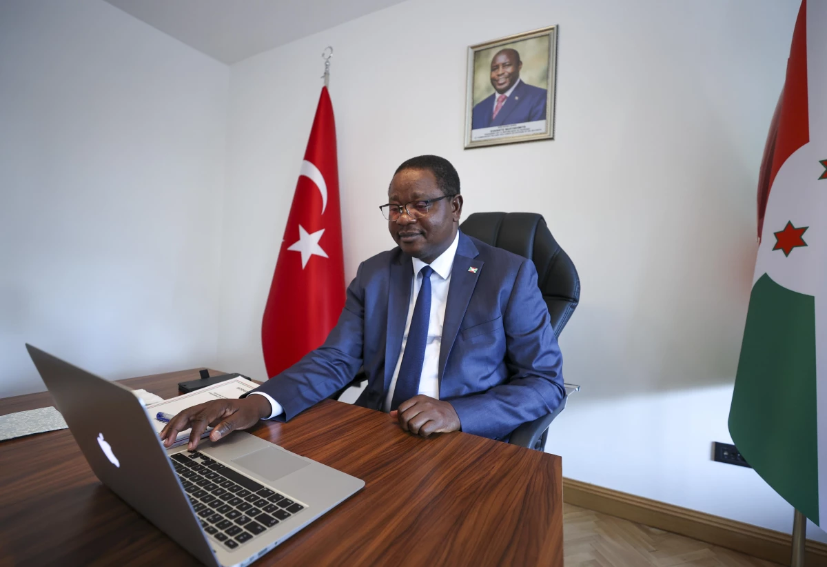 Burundi\'nin Ankara Büyükelçisi Bikebako\'nun tercihi "Annenin feryadı" fotoğrafı oldu