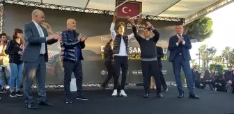 Dünya şampiyonu Razgatlıoğlu'na Alanya'da görkemli karşılama
