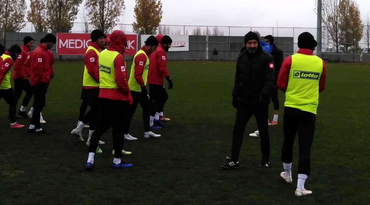 Elazığspor iki eksikle çalıştı