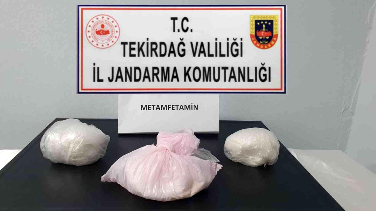 İstanbul\'dan getirdikleri uyuşturucuyu Tekirdağ\'da satarken yakalandılar