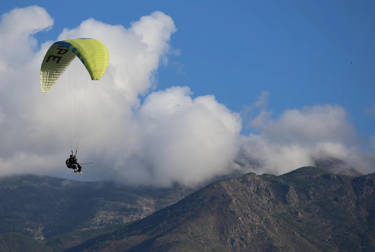 Jan Olde Riekerink, Amanos Dağları\'ndan paraşütle atladı