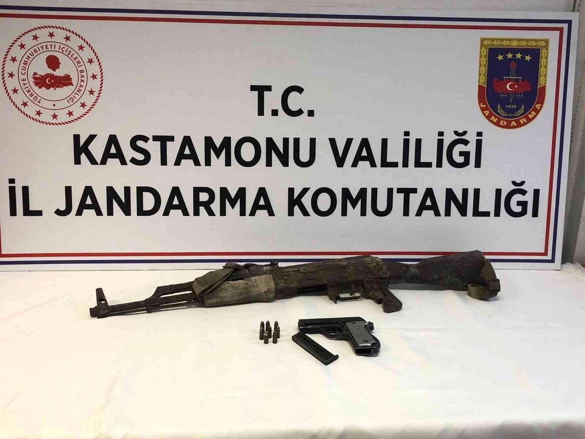 Son dakika haberi | Jandarmadan kaçak silah operasyonu: 3 gözaltı