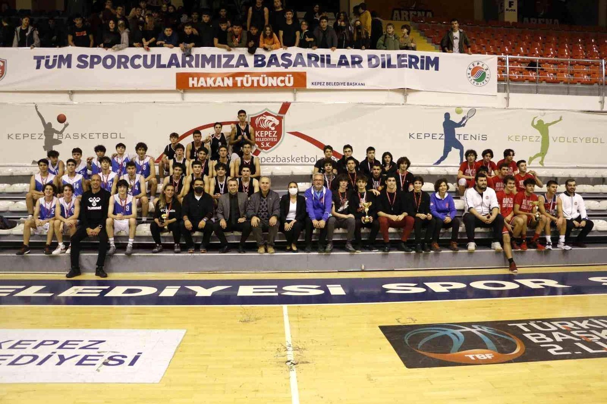 Kepez Belediyesi Spor Kulübü oyuncuları ilk 2\'de