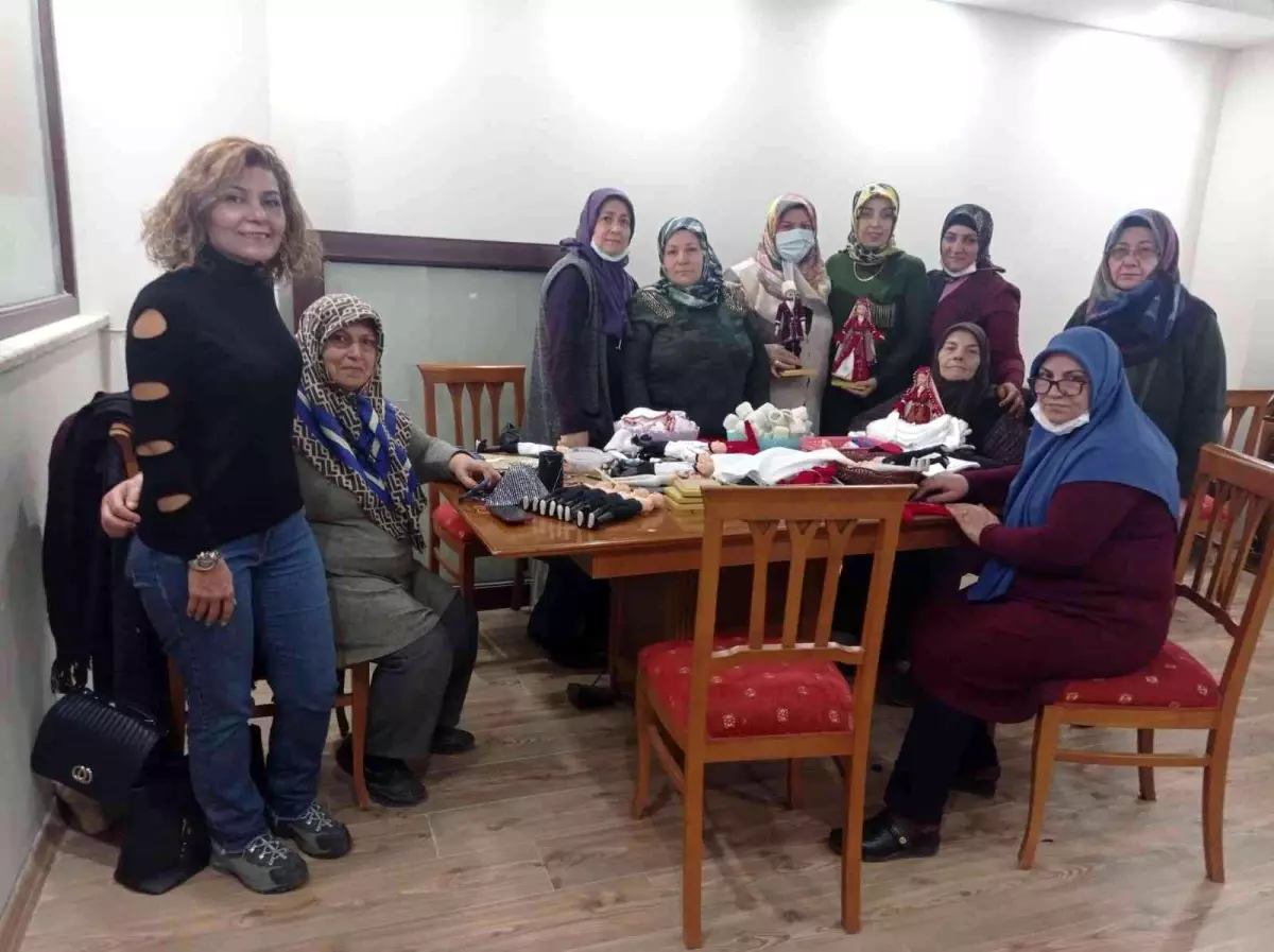 Kitre bebek yaparak hem meslek öğreniyorlar, hem de boş zamanlarını değerlendiriyorlar