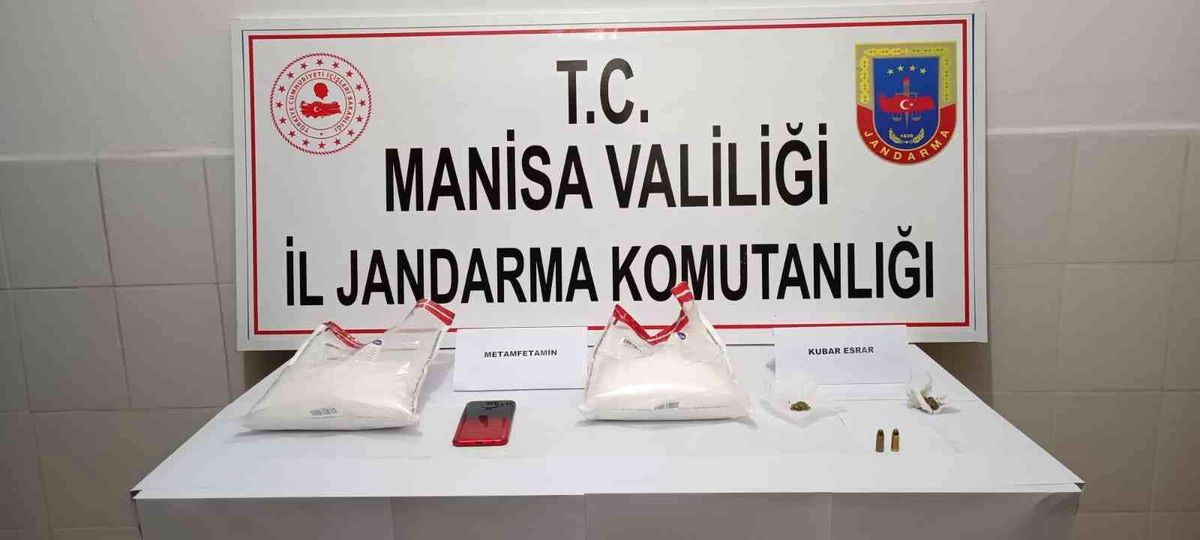 Manisa\'da uyuşturucu operasyonu: 1,5 kilogram metamfetamin yakalandı