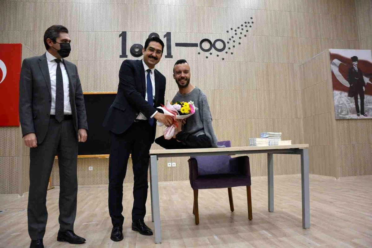 Milli Yüzücü Sefa Yurtkölesi öğrencilerle buluştu