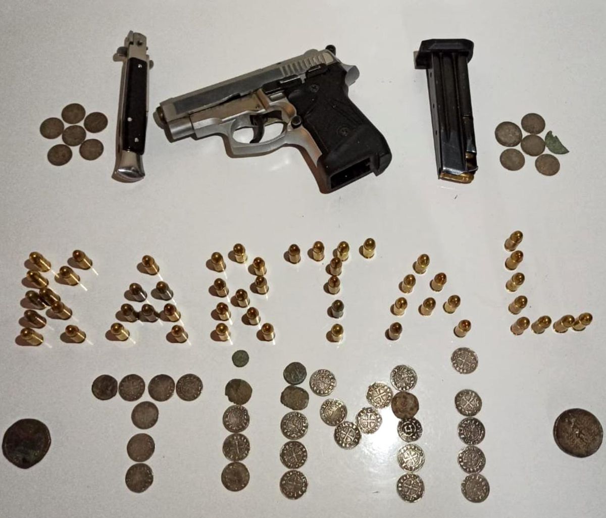 Otomobilden 46 adet sikke çıktı