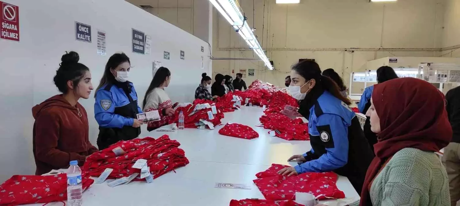 Son dakika haberleri: Polis tekstil çalışanlarına KADES'i tanıttı