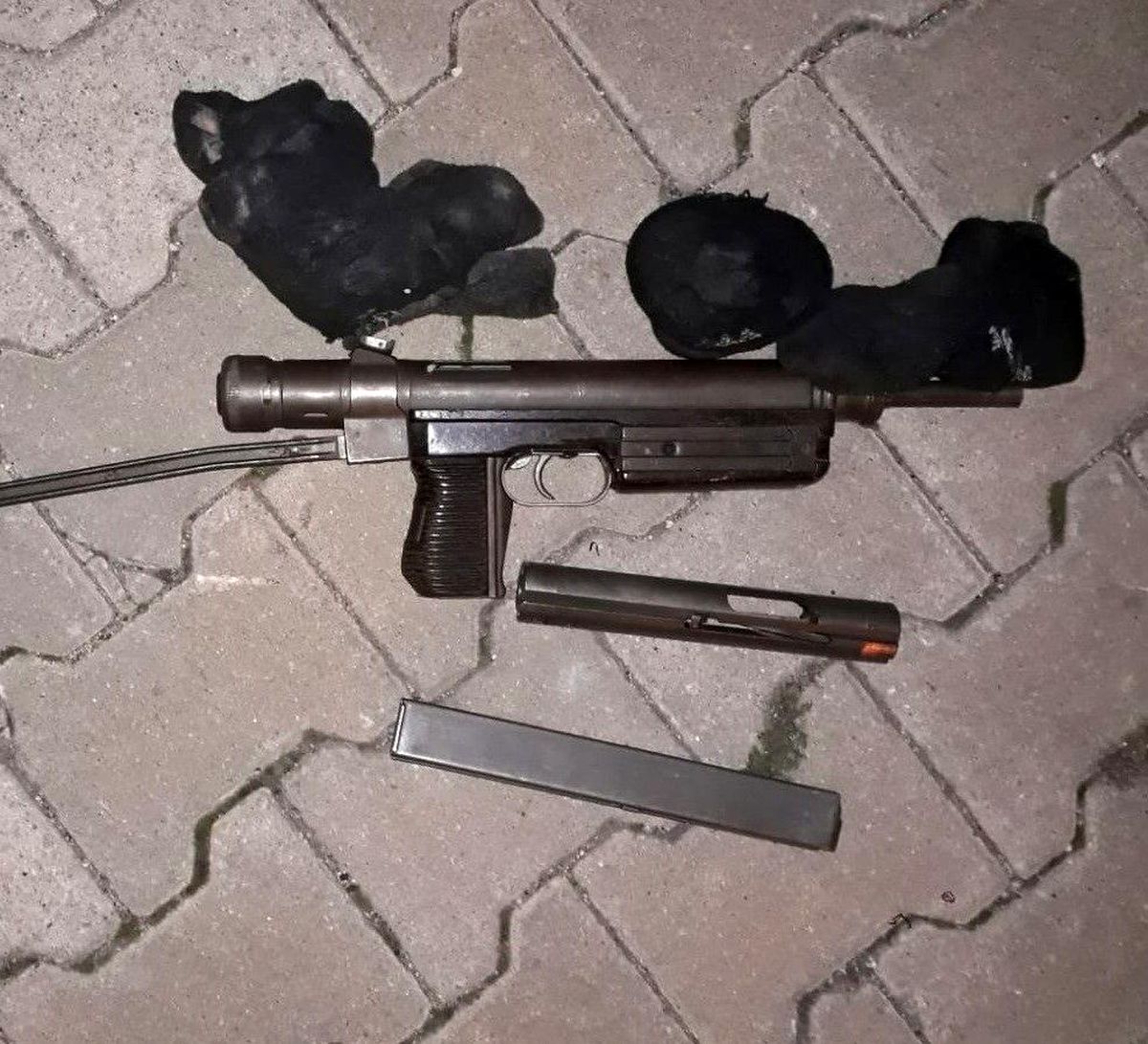 Son Dakika | Polisin durdurduğu araçtan otomatik silah çıktı