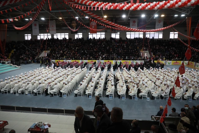 Rize'de hafızlık eğitimini tamamlayan 571 öğrenci icazetlerini aldı