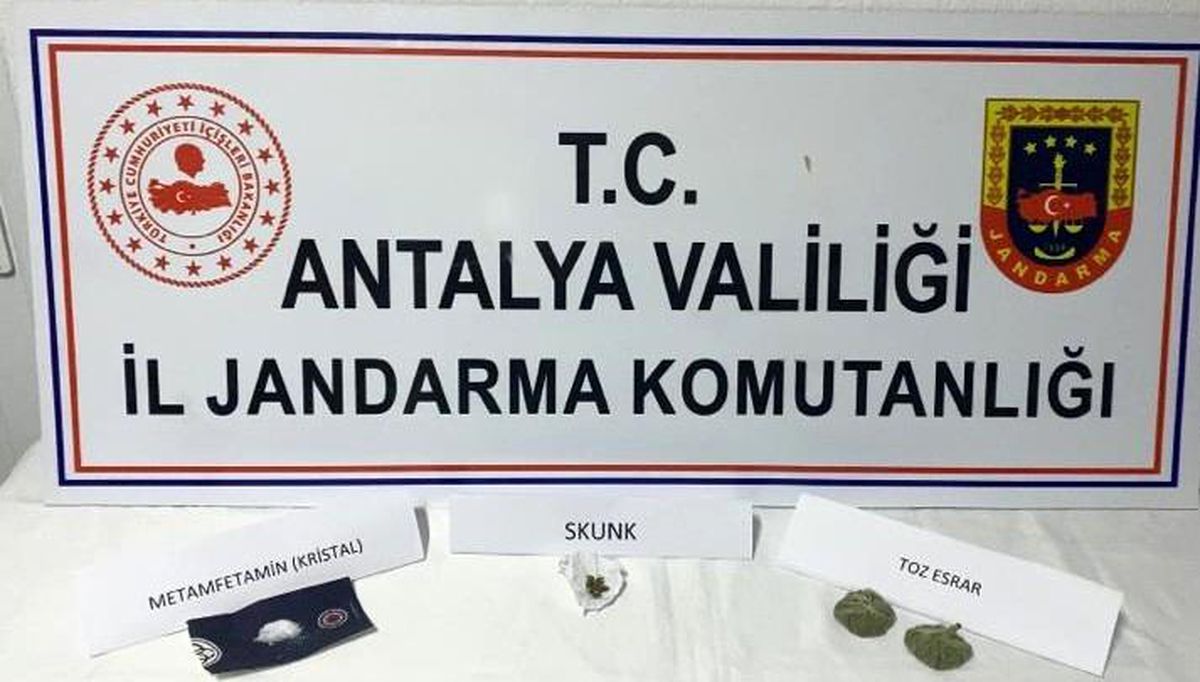 Şüpheli şahısların olduğu araçtan uyuşturucu çıktı