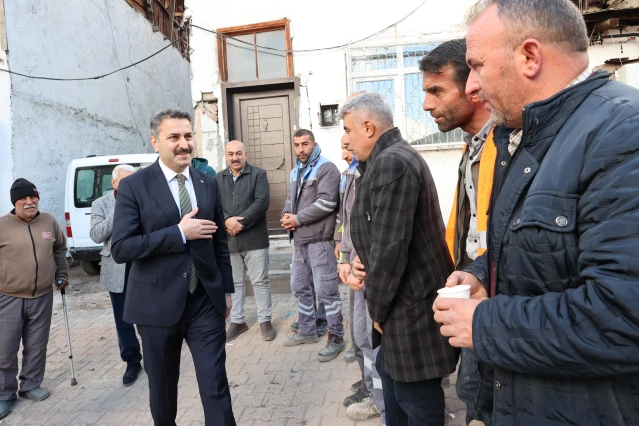 Başkan Eroğlu'dan belediye işçilerine çay ile simit ikramı