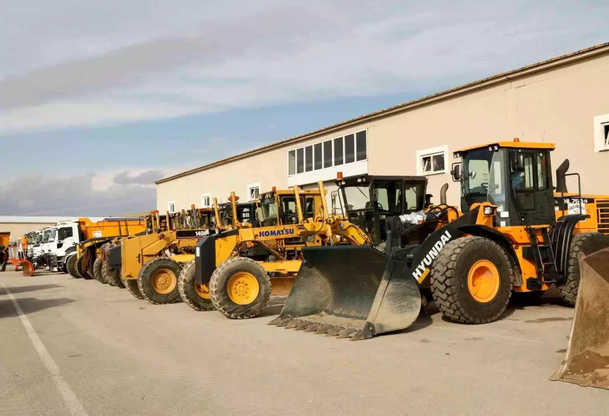 Van Valisi Bilmez'den uyarı: 'Kış lastiği takmadan sefere çıkmayın'