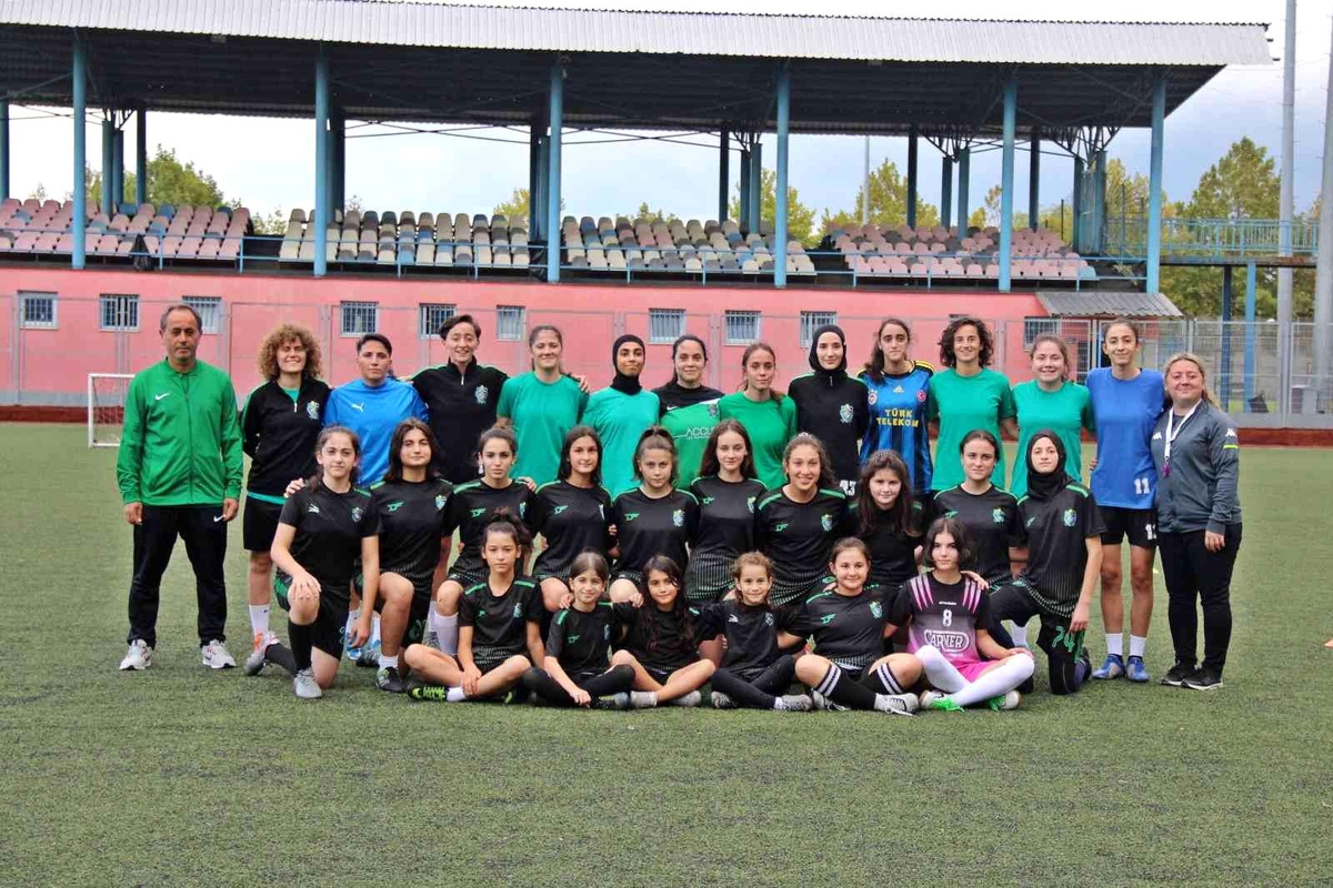 Yeni sezon öncesi Kocaeli Kadın FK\'nın grubu belli oldu