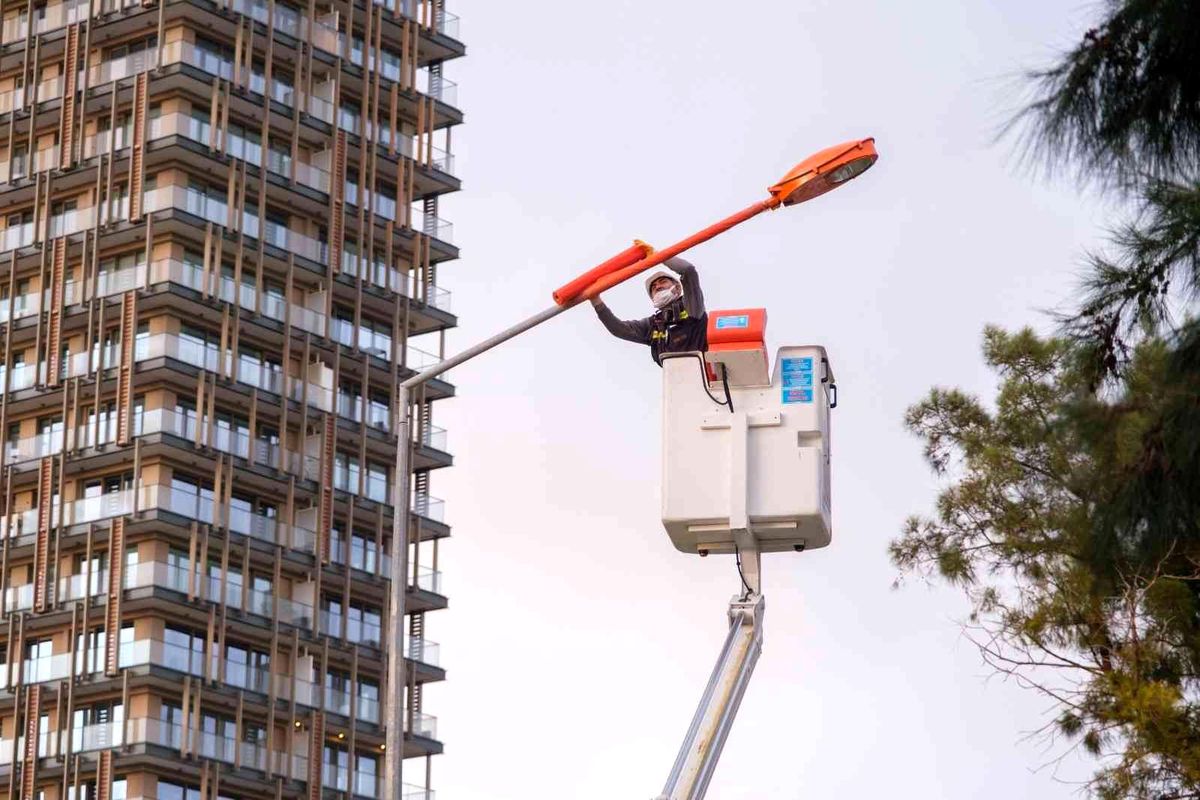 Adm ve Gdz Elektrik, kadına yönelik şiddete dikkat çekmek için sokakları turuncu aydınlattı