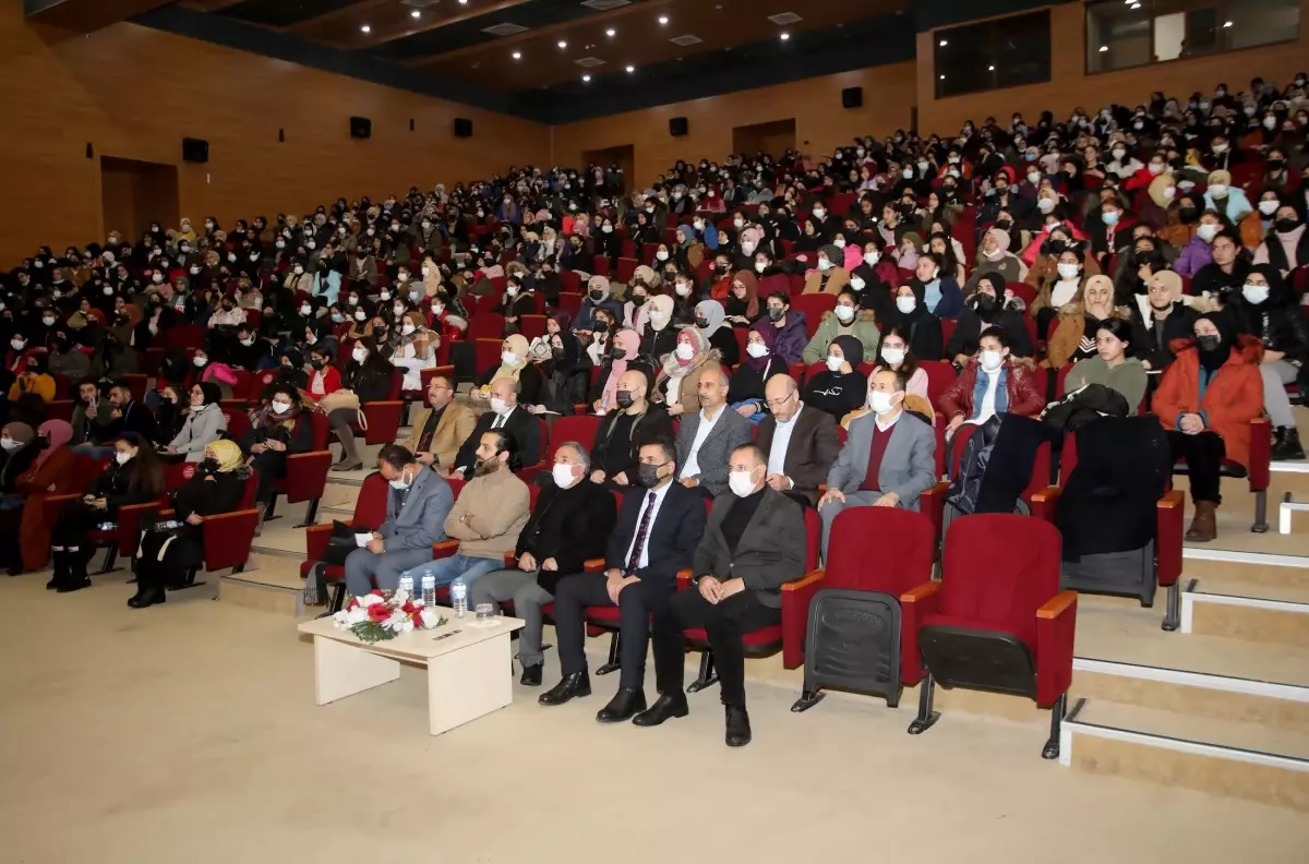 Ağrı İbrahim Çeçen Üniversitesi'nde 'Kimlik Aşısı' Konferansı gerçekleşti