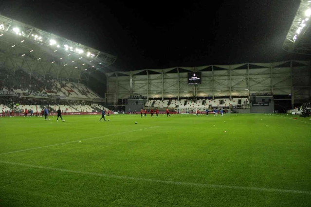 Alsancak Mustafa Denizli Stadyumu'nda ilk maç