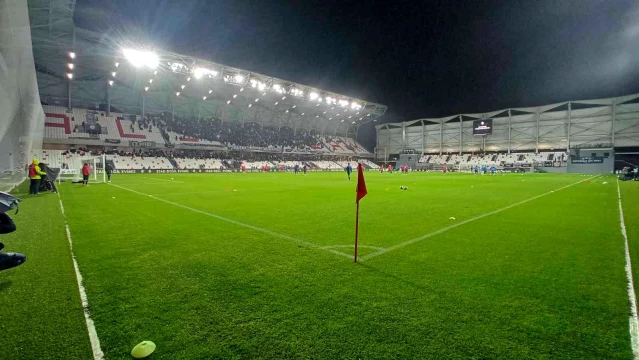 Alsancak Mustafa Denizli Stadyumu'nda ilk maç