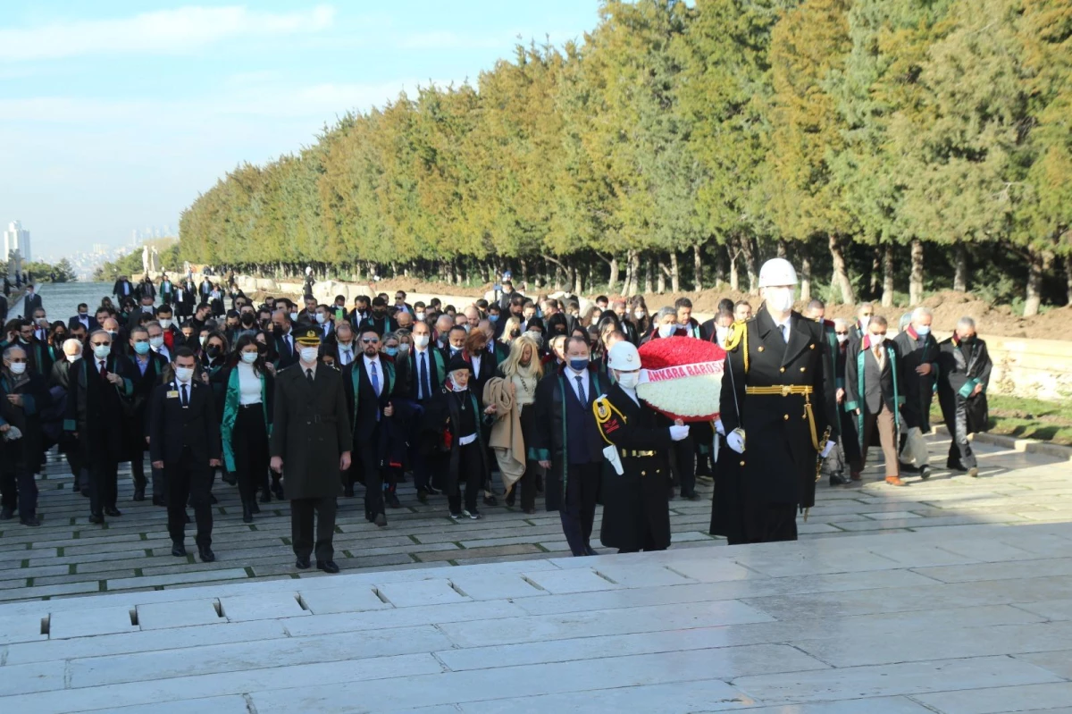 Ankara Barosu Başkanı Koranel ve Yönetim Kurulu üyeleri Anıtkabir\'i ziyaret etti