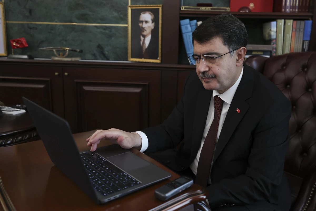 Ankara Valisi Şahin, AA\'nın "Yılın Fotoğrafları" oylamasına katıldı