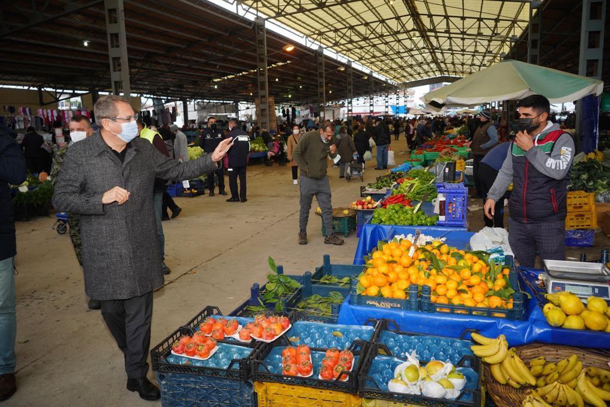 Ayvalık Belediye Başkanı, Küçükköy Mahallesi Sarımsaklı Pazaryeri\'ni ziyaret etti