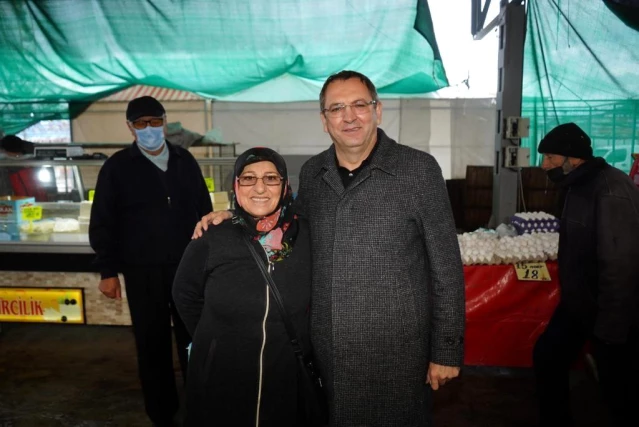 Ayvalık'ta Başkan Ergin'den Sarımsaklı pazaryeri ziyareti