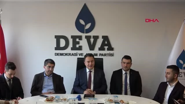 ÇANAKKALE - DEVA Partisi Genel Başkanı Babacan, gazetecilerle bir araya geldi