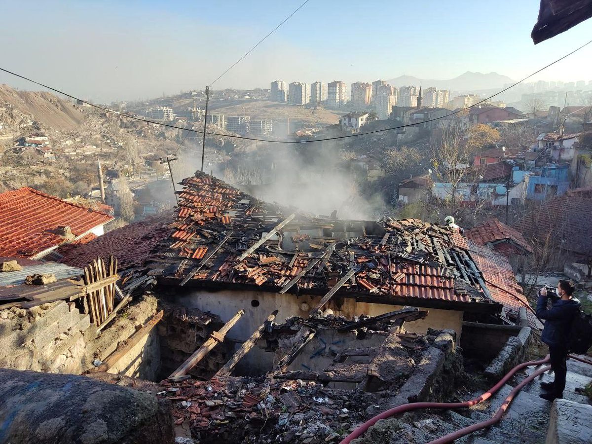 Başkentte korkutan yangın, paniğe sebep olmadan söndürüldü