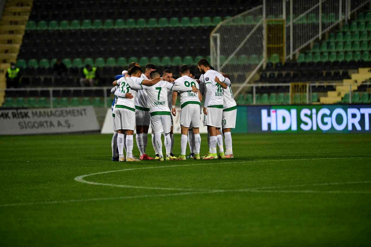Bursaspor sahasında Manisa FK\'yı konuk edecek