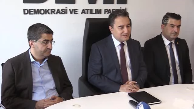 ÇANAKKALE - DEVA Partisi Genel Başkanı Babacan, gazetecilerle bir araya geldi