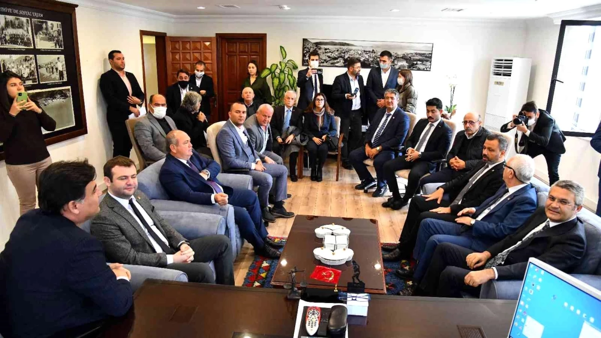 CHP Genel Başkan Yardımcısı Salıcı, Başkan Karaca\'ya ziyarette bulundu